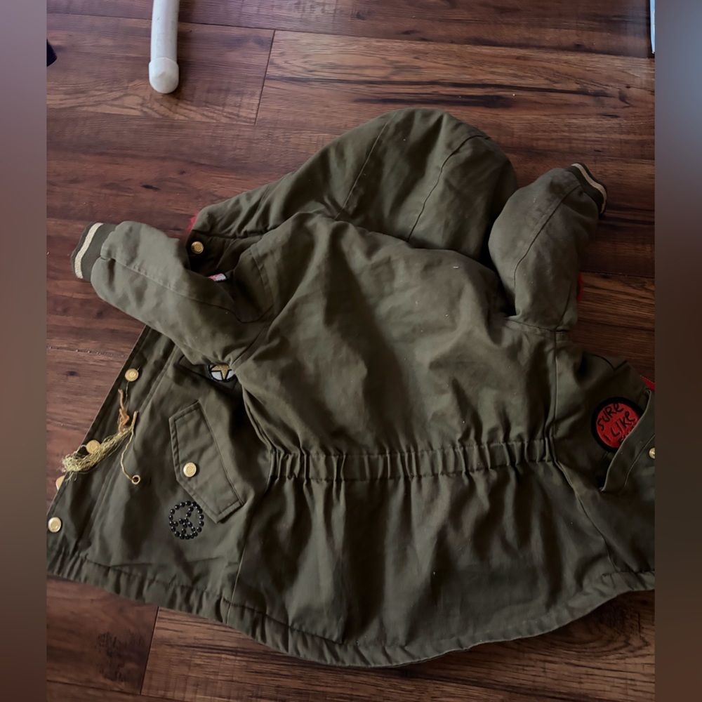 Little Marc Jacobs girls olive green & red faux fur lined winter parka patches - Picture 16 of 16